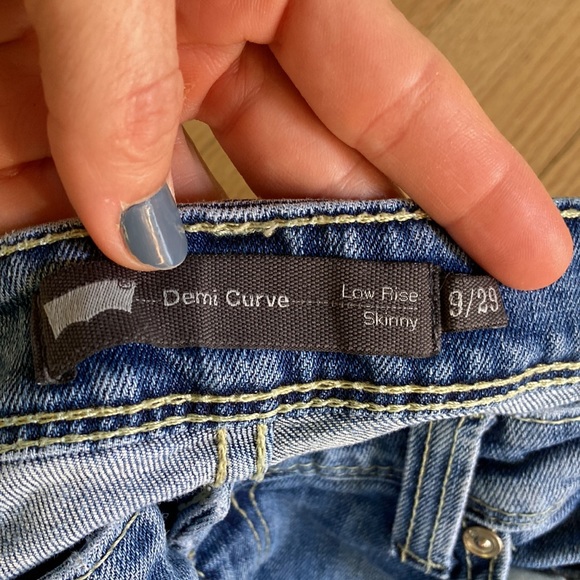 Levis Demi Curve Low Rise Skinny - Picture 2 of 7